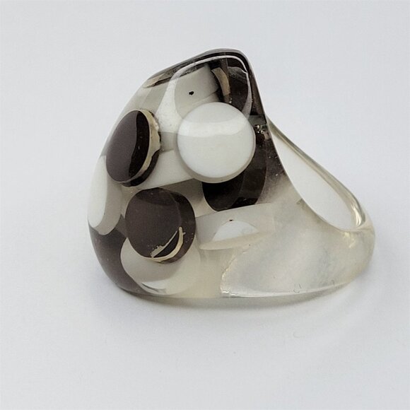 Chunky Oval Shape Resin Ring With Brown and White Pill Beads Lucite Large Ring - Picture 8 of 8